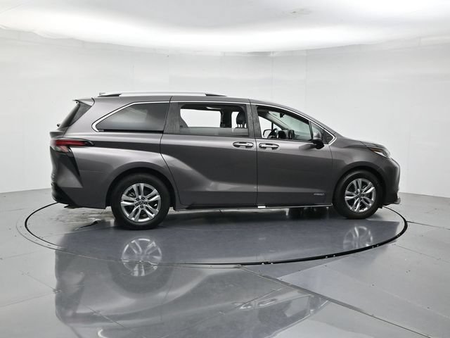 Used 2021 Toyota Sienna Limited FWD image 2