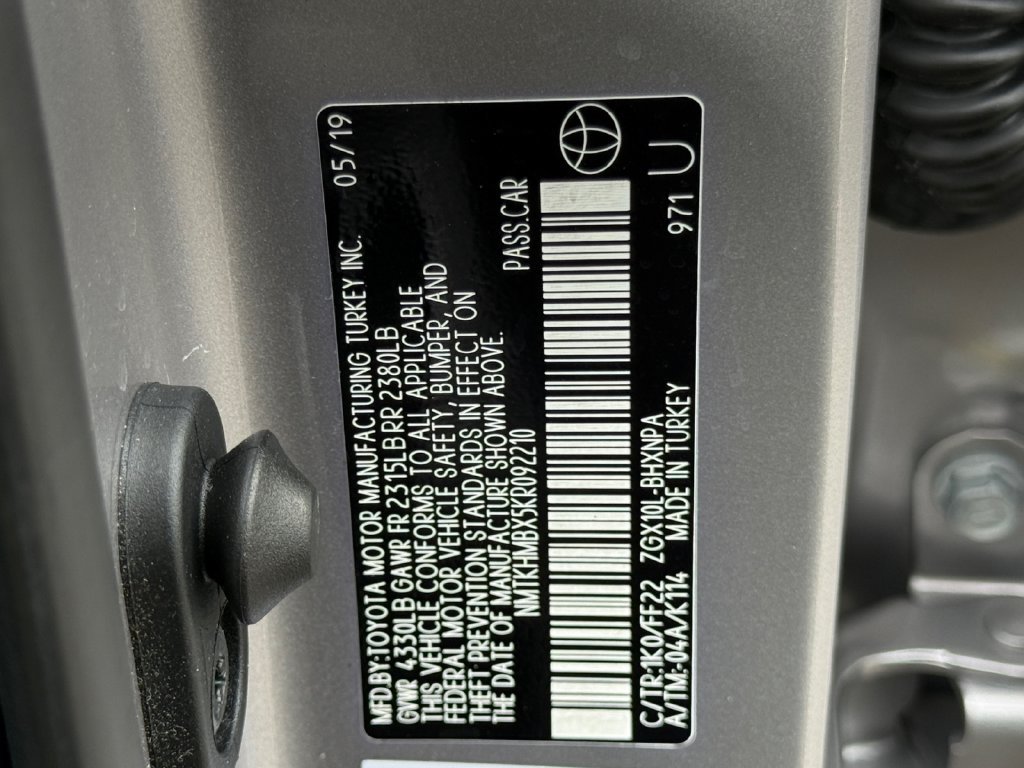 Used 2019 Toyota C-HR XLE FWD image 25