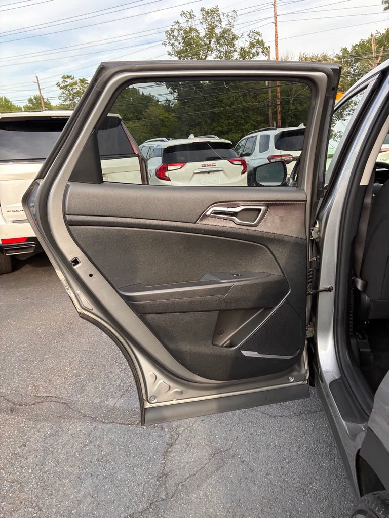 Used 2023 Kia Sportage LX AWD/4WD image 25