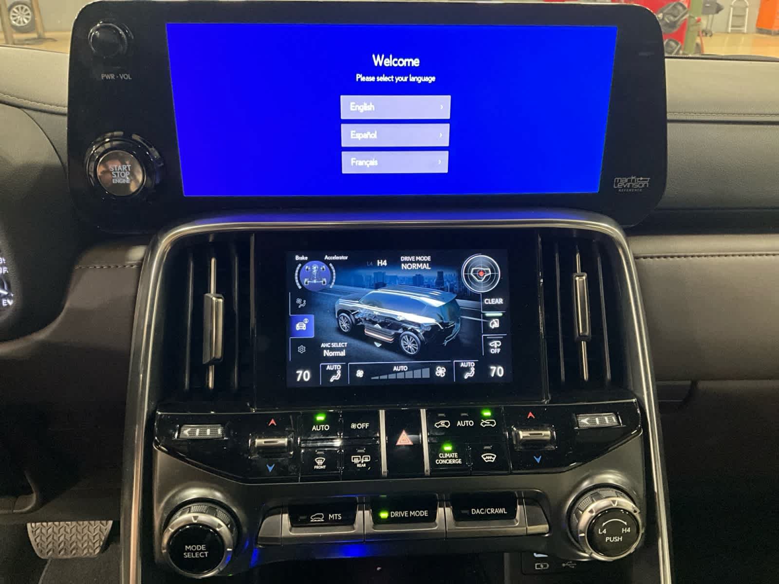 Used 2022 Lexus LX 600 4WD w/ Luxury Package image 21