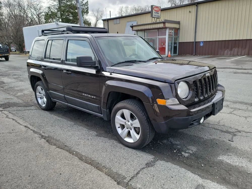 Used 2014 Jeep Patriot Latitude w/ Sun/Sound Group AWD/4WD image 3