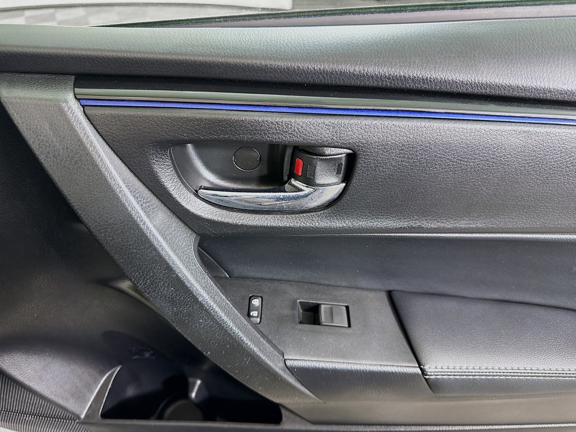 Used 2018 Toyota Corolla SE w/ SE Premium Package FWD image 31