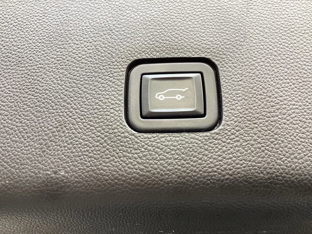 Used 2022 Chevrolet Traverse Premier image 13