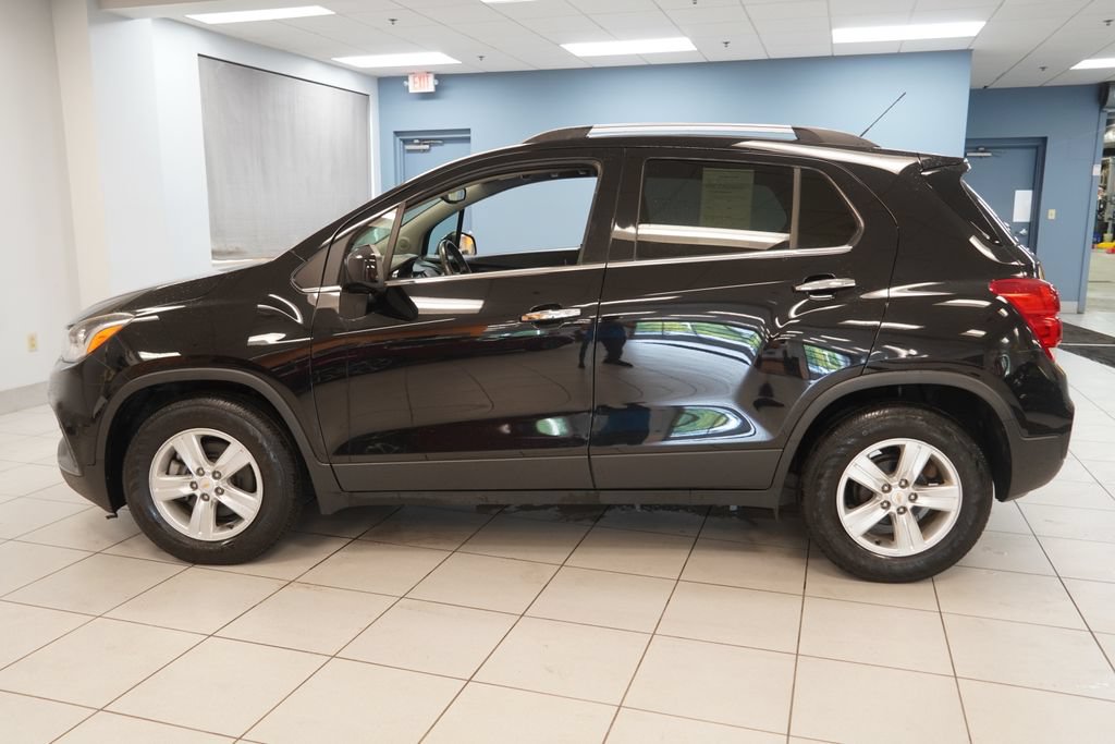 Used 2020 Chevrolet Trax LT w/ LT Convenience Package FWD image 2