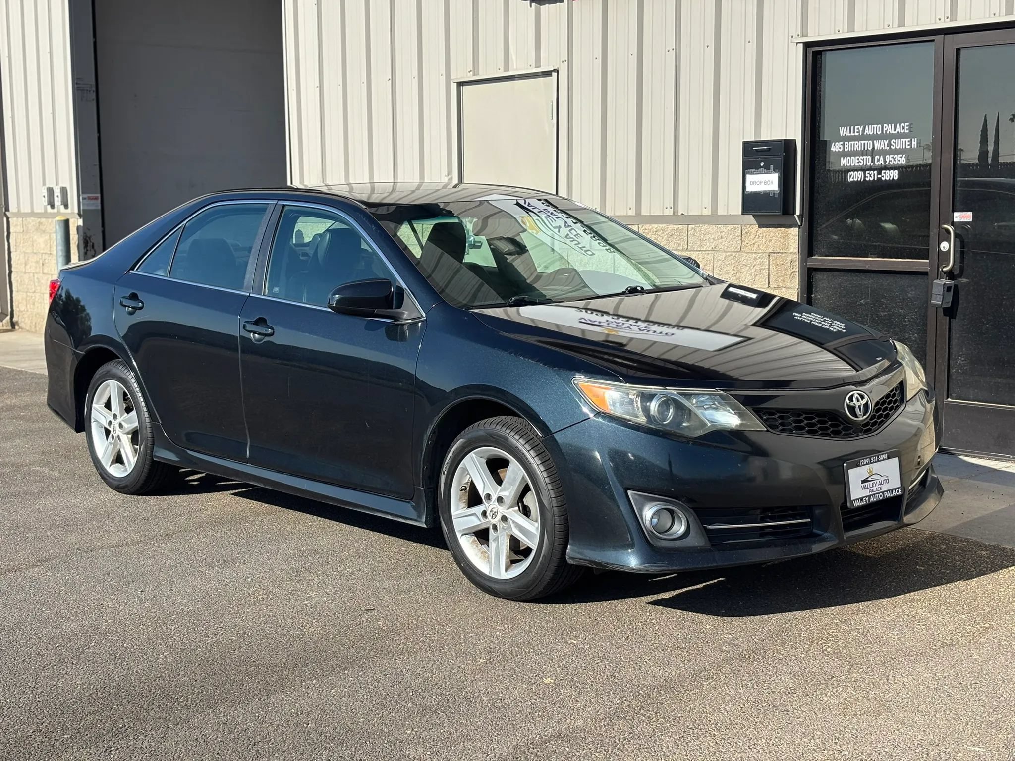 Used 2012 Toyota Camry SE w/ Convenience Pkg