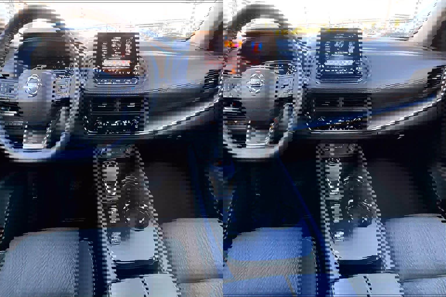 Used 2025 Nissan Rogue SV image 13