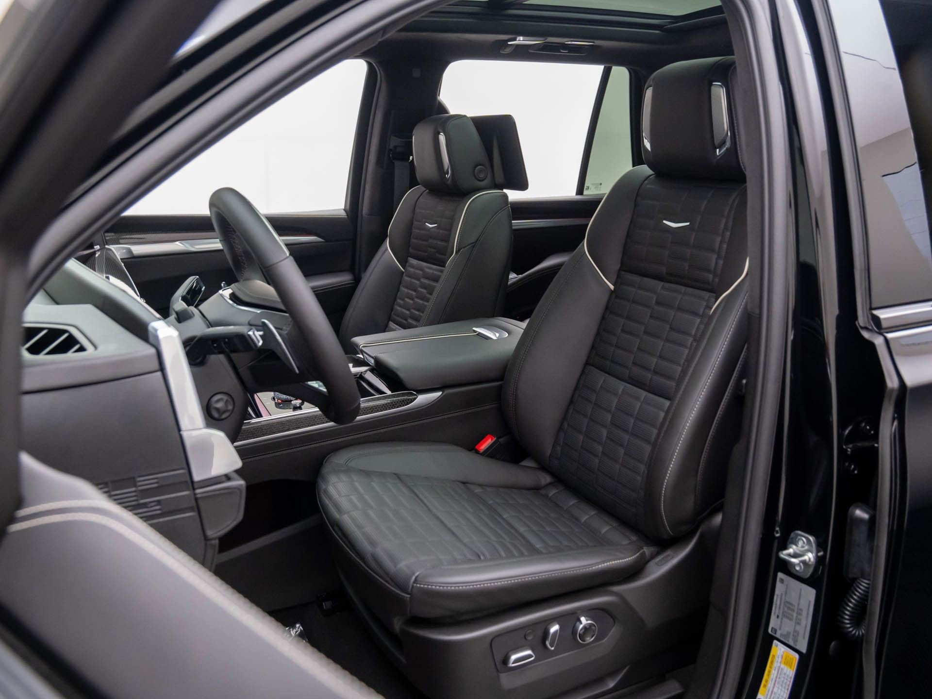 Used 2025 Cadillac Escalade V w/ LPO, ONYX Package image 12