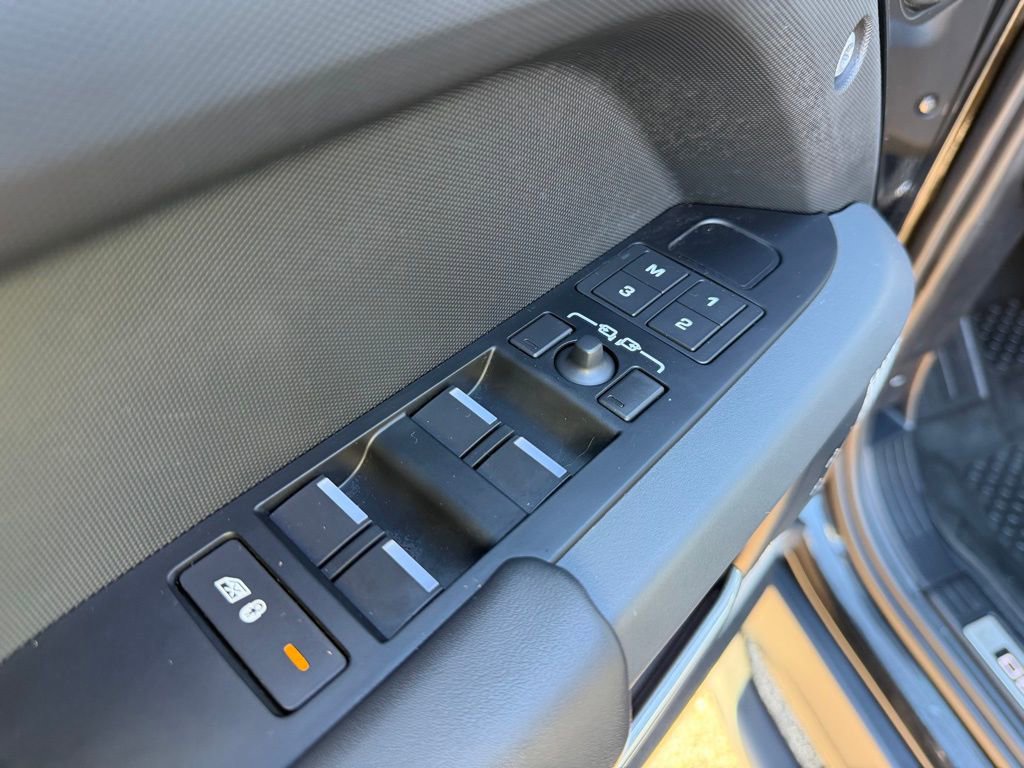 Used 2023 Land Rover Defender 130 X image 13