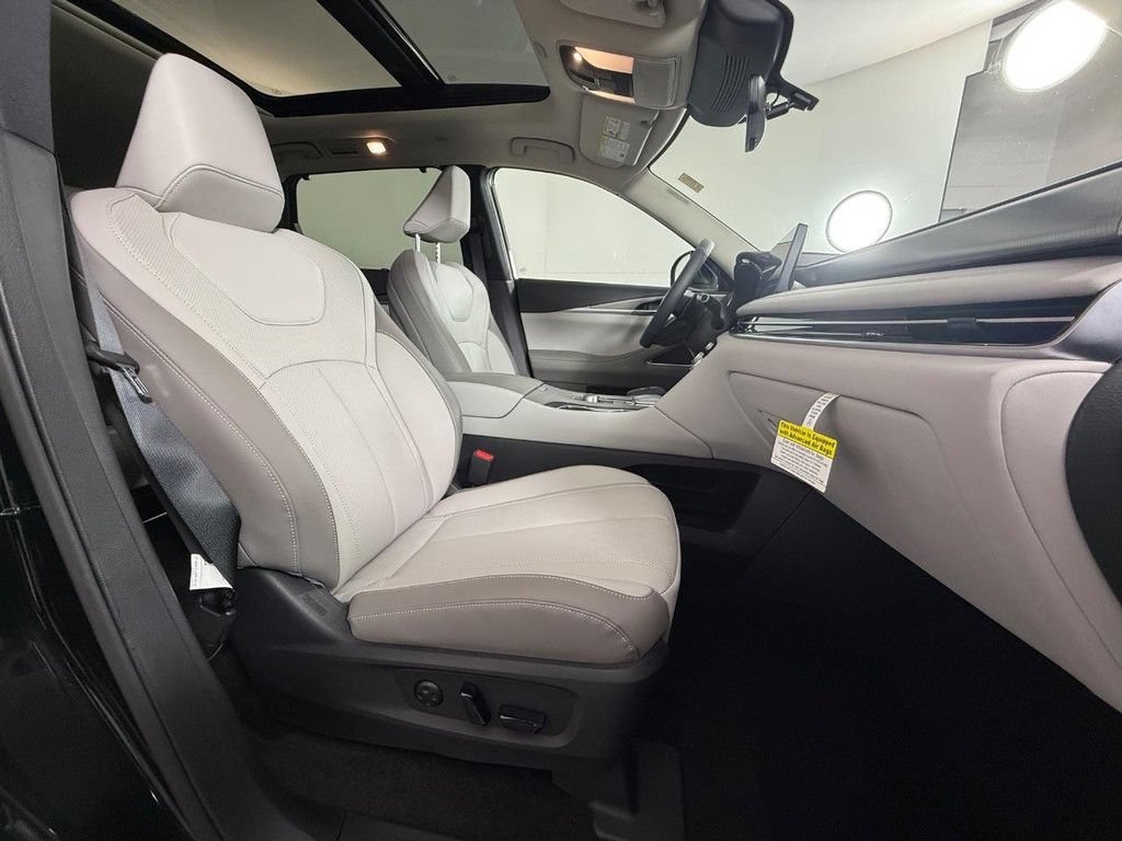 Certified 2026 INFINITI QX60 Luxe w/ Cargo Package AWD/4WD image 15