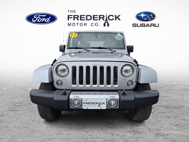 Used 2017 Jeep Wrangler Unlimited Sahara w/ Connectivity Group AWD/4WD image 2