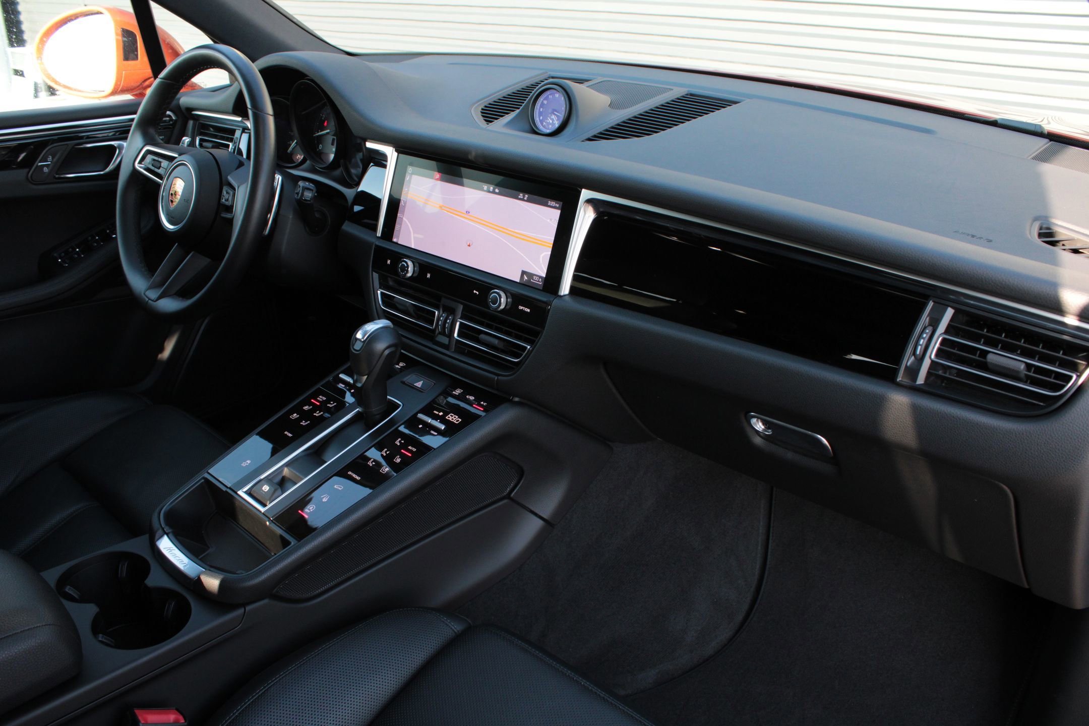 Used 2023 Porsche Macan image 26