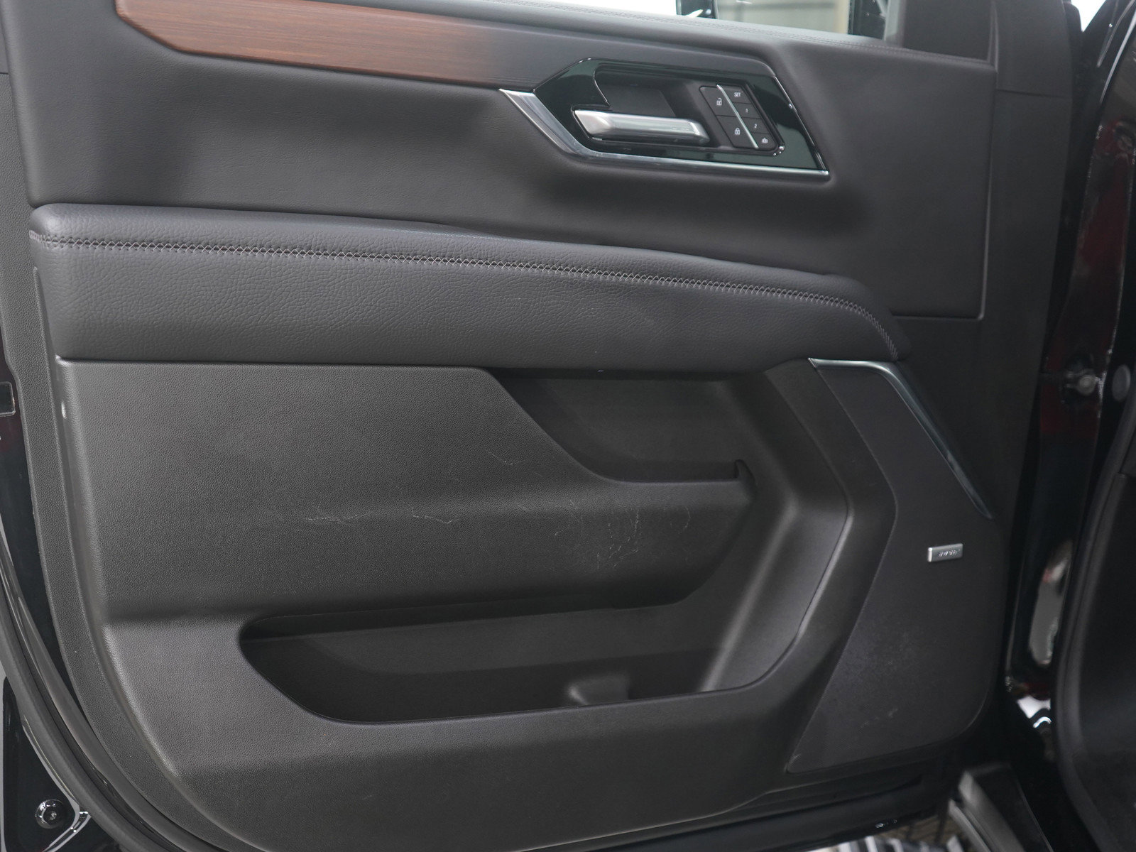 Used 2025 GMC Yukon Denali w/ Sun & Power Step Package image 22