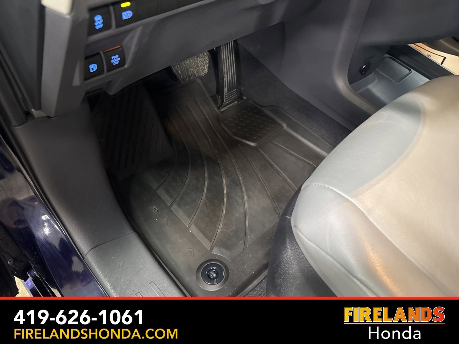 Used 2024 Toyota Sienna XLE AWD/4WD image 14