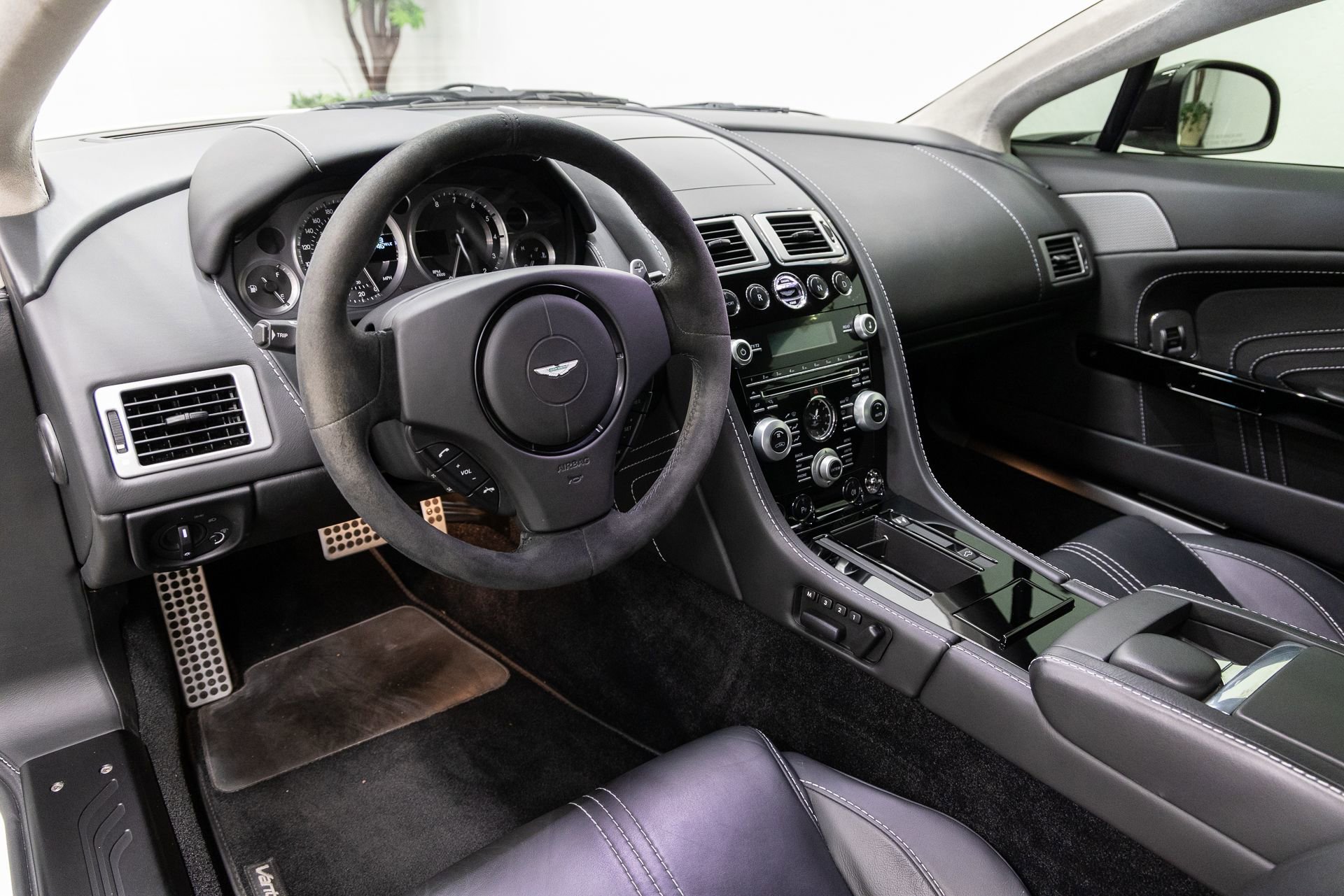Used 2011 Aston Martin V8 Vantage S RWD image 5