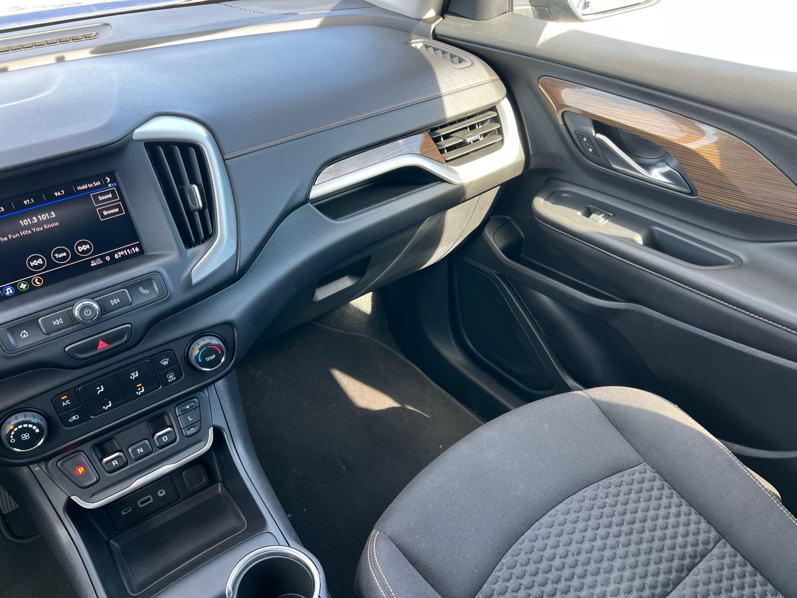 Used 2020 GMC Terrain SLE FWD image 29