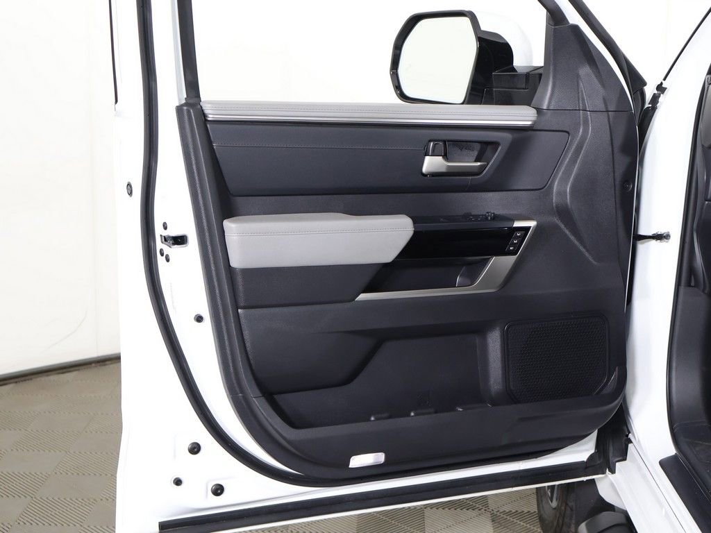Used 2025 Toyota Tundra Limited AWD/4WD image 24