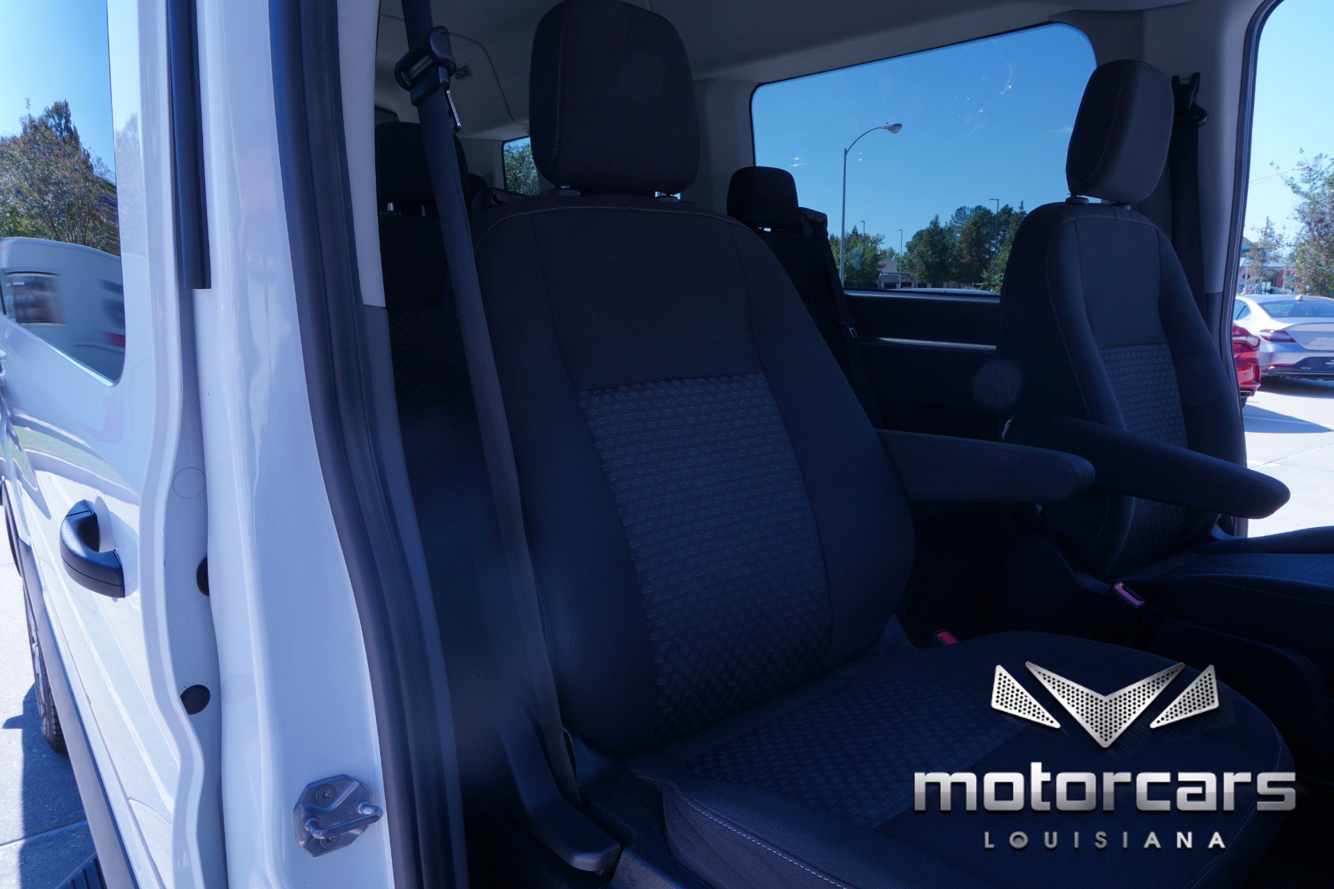 Used 2023 Ford Transit 350 XLT image 29