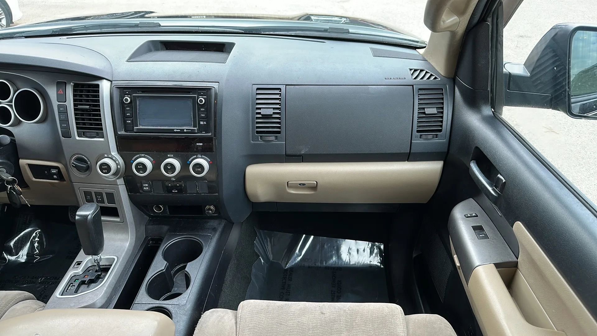 Used 2014 Toyota Sequoia SR5 AWD/4WD image 31