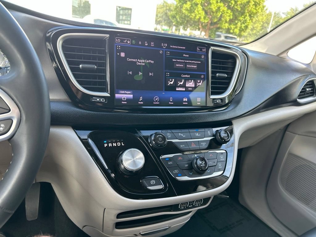 Used 2024 Chrysler Pacifica Touring-L FWD image 24