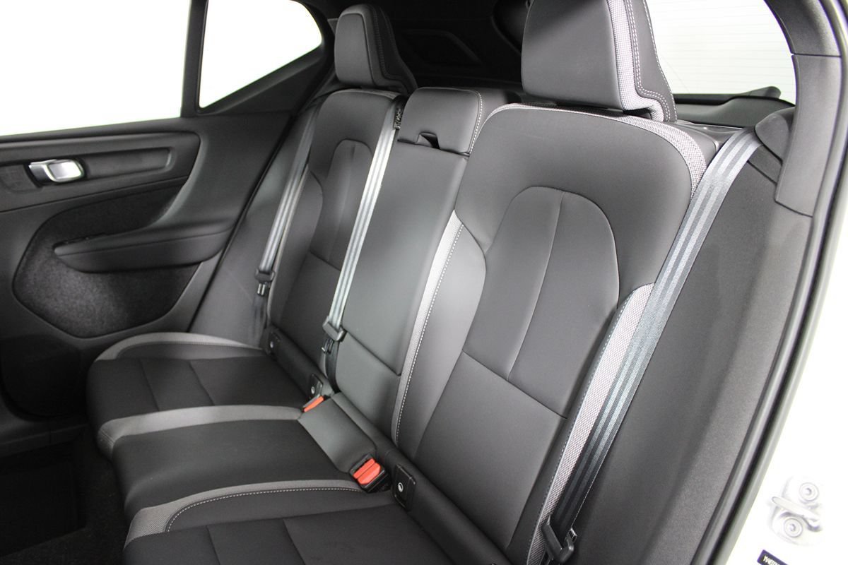 Used 2023 Volvo XC40 Recharge Ultimate AWD/4WD image 30