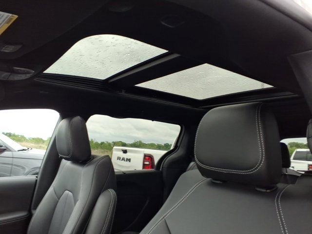 New 2027 Chrysler Pacifica Select AWD/4WD image 16