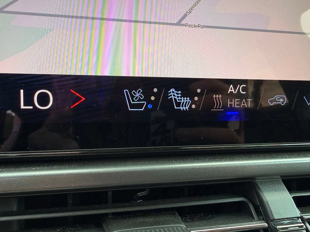 Used 2024 Chevrolet Equinox EV RS FWD image 22