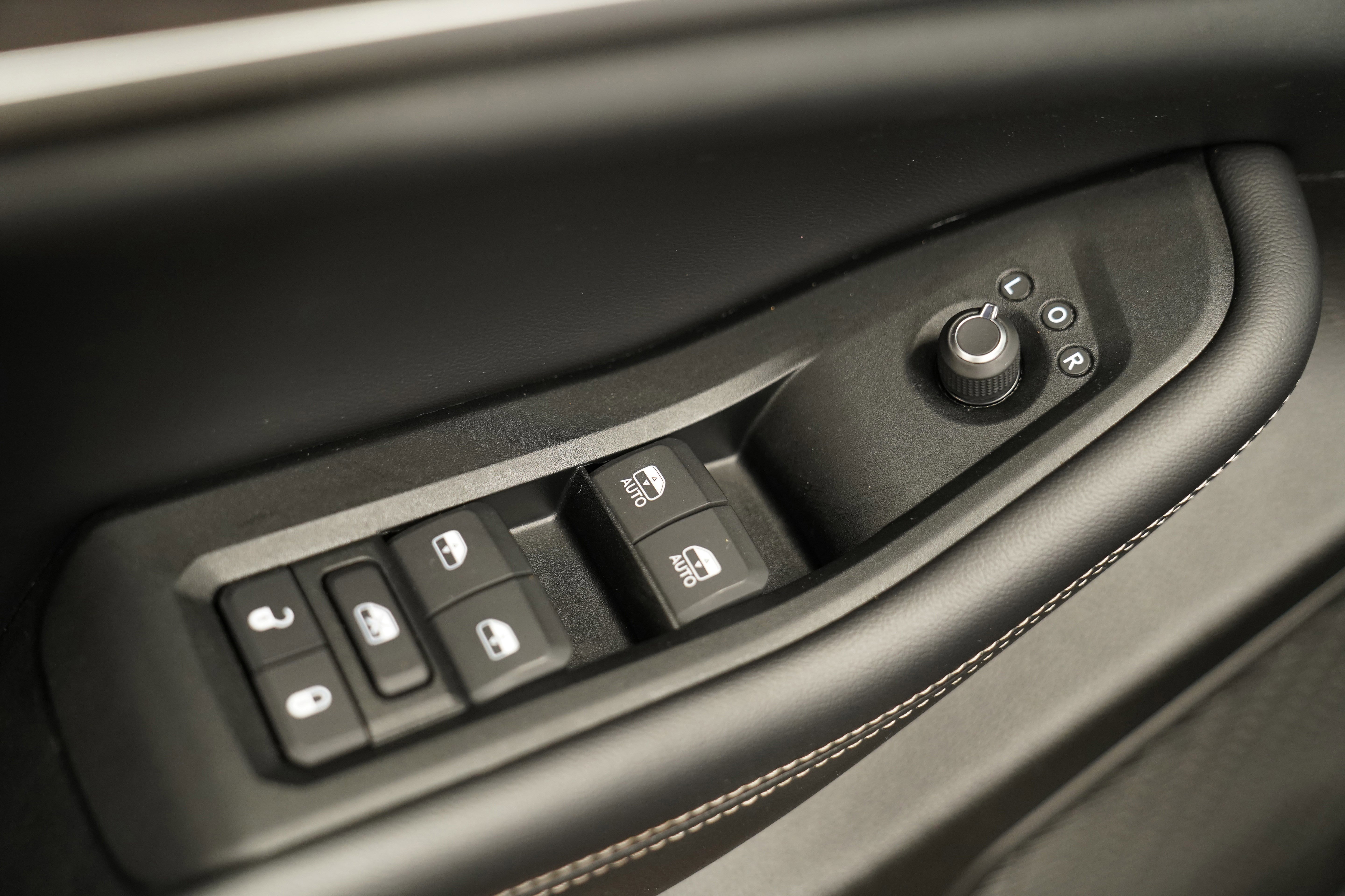 Certified 2024 Jeep Grand Cherokee L Limited w/ Luxury Tech Group II image 18