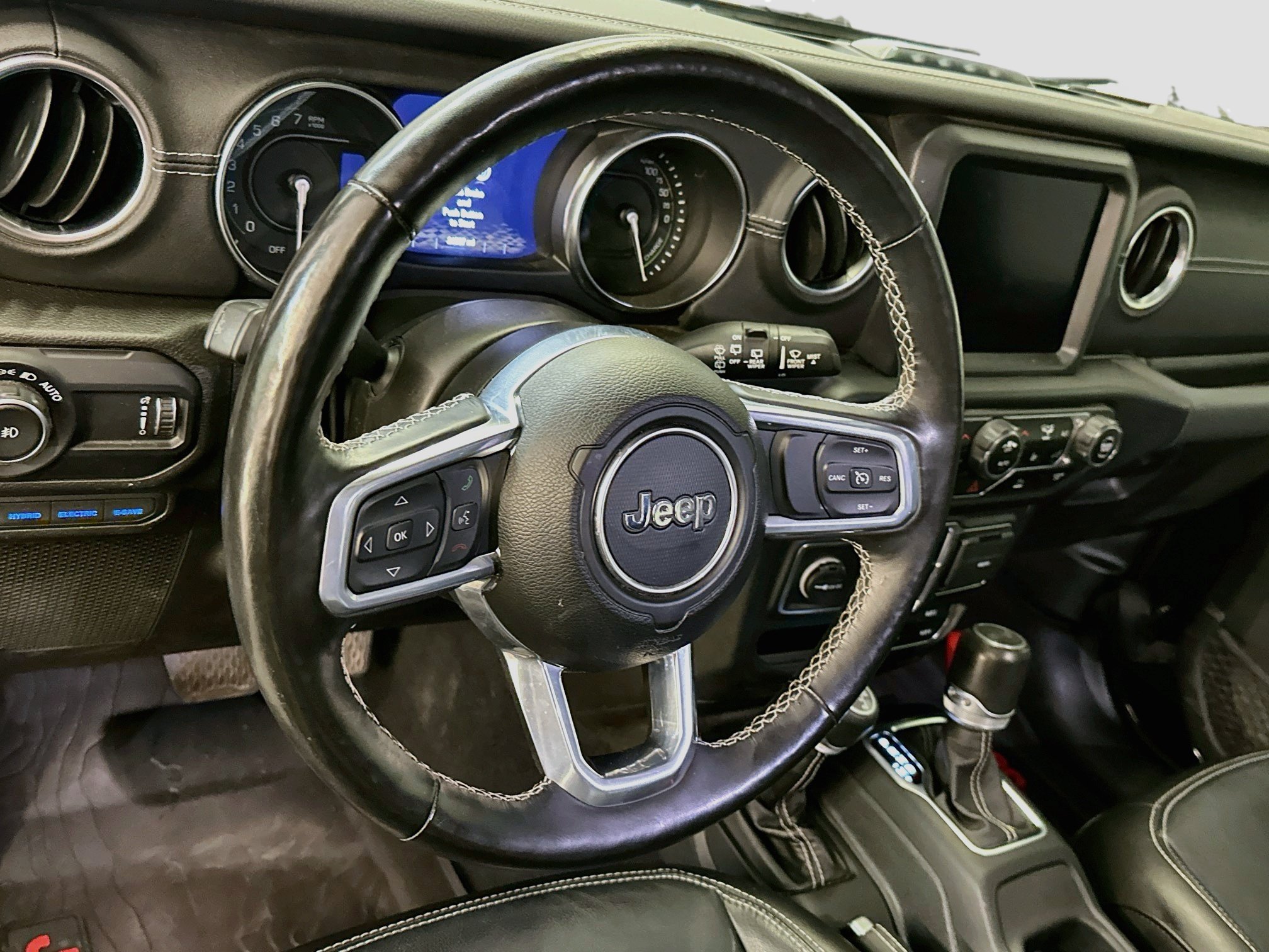 Used 2023 Jeep Wrangler Unlimited Sahara w/ Cold Weather Group AWD/4WD image 18