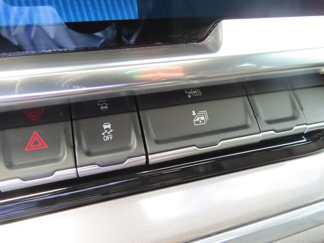 Used 2025 Chevrolet Silverado 1500 High Country AWD/4WD image 40