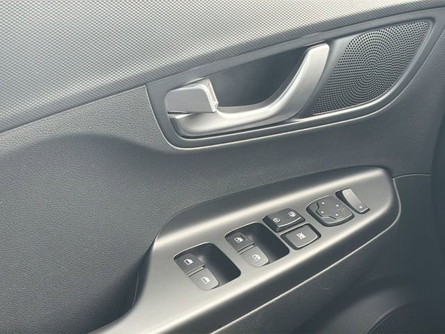 Used 2022 Hyundai Kona SEL w/ Convenience Package image 17