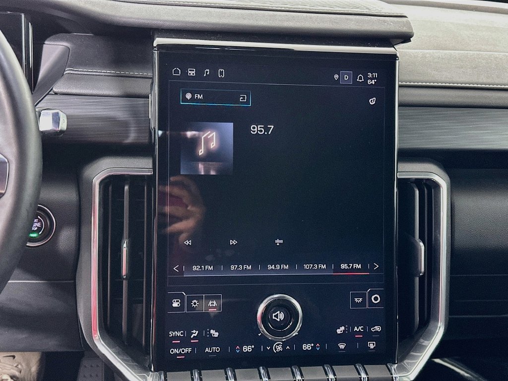 Used 2025 GMC Acadia Elevation FWD image 21