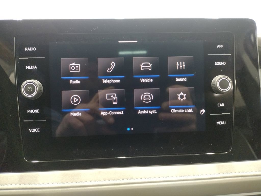 Used 2025 Volkswagen Taos SE image 29