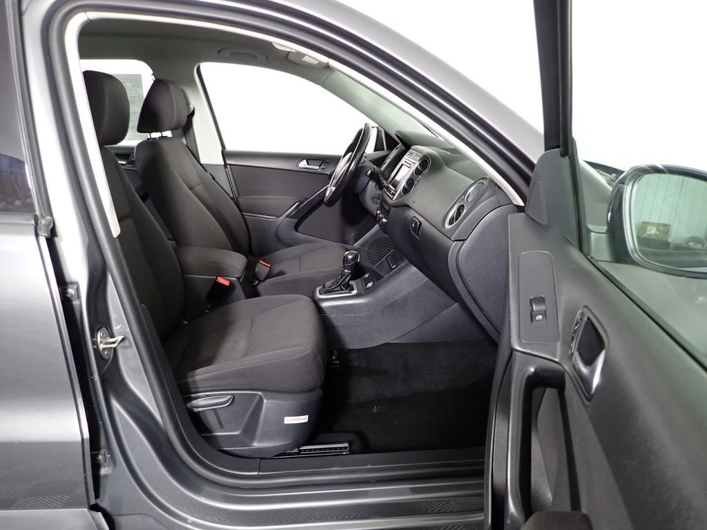 Used 2017 Volkswagen Tiguan Limited w/ Premium Package image 30