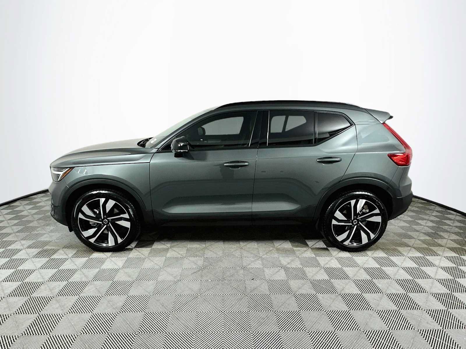 Used 2026 Volvo XC40 B5 Ultra w/ Climate Package AWD/4WD image 4