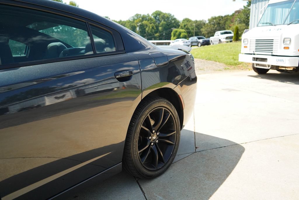 Used 2017 Dodge Charger R/T w/ Blacktop Package RWD image 21