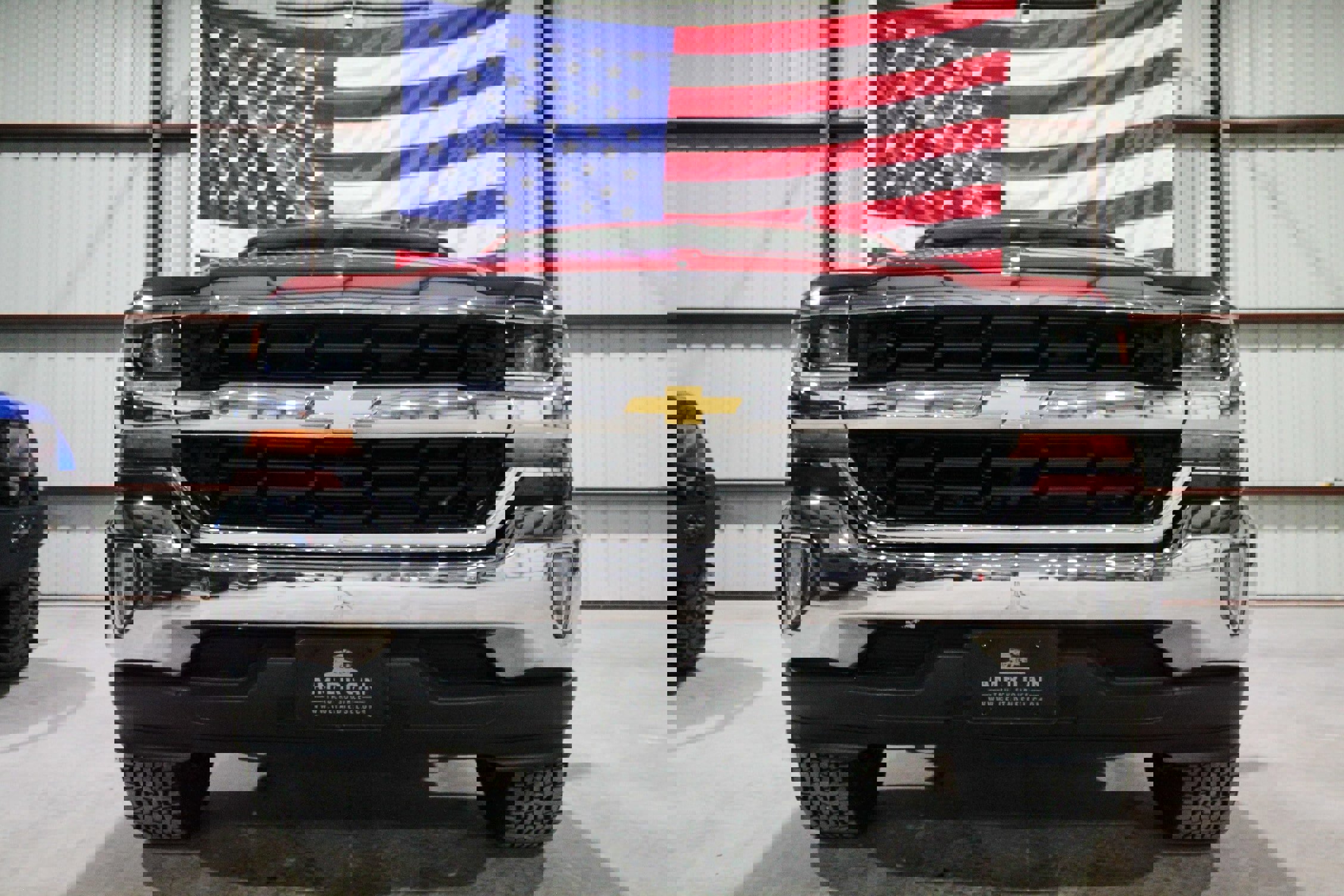 Used 2018 Chevrolet Silverado 1500 LT w/ Texas Edition image 2