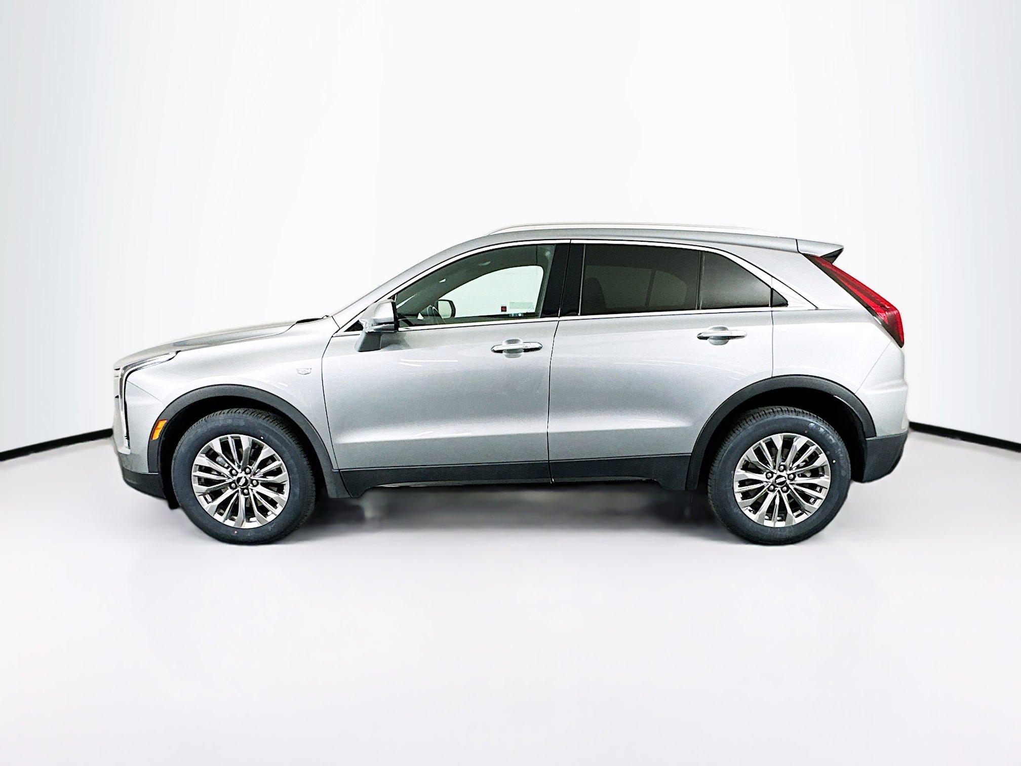 Used 2024 Cadillac XT4 Premium Luxury image 4