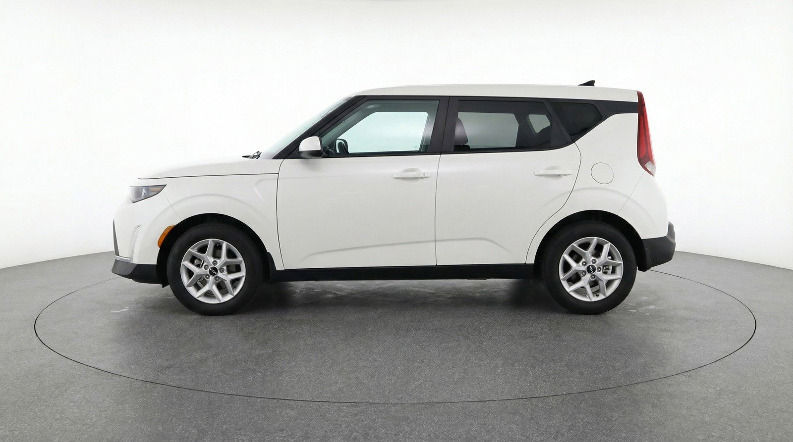 Used 2025 Kia Soul LX w/ LX Technology Package image 5