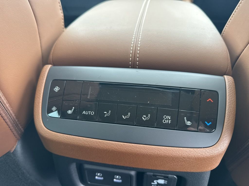 New 2026 Nissan Pathfinder Platinum image 38