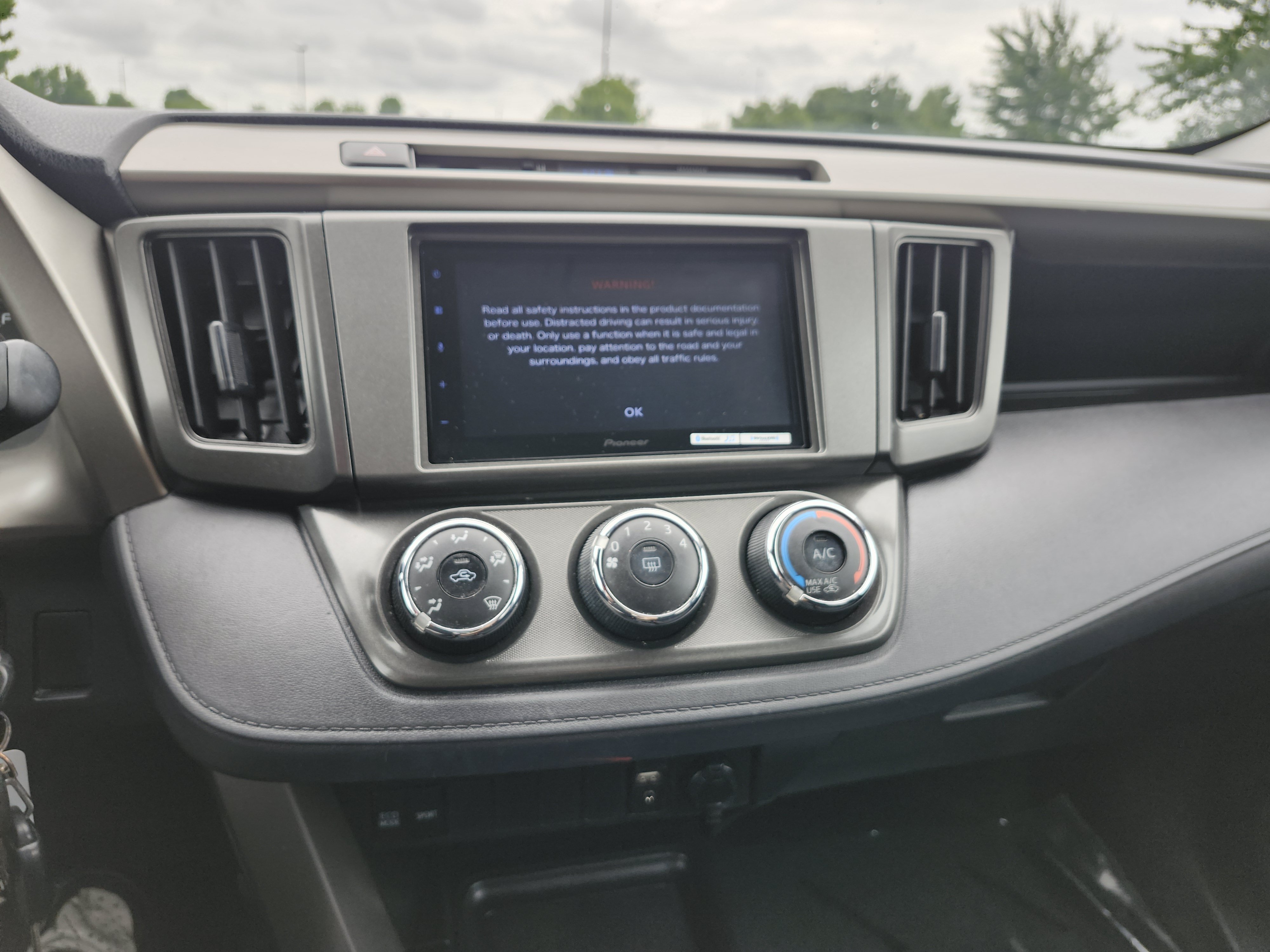 Used 2015 Toyota RAV4 LE FWD image 28