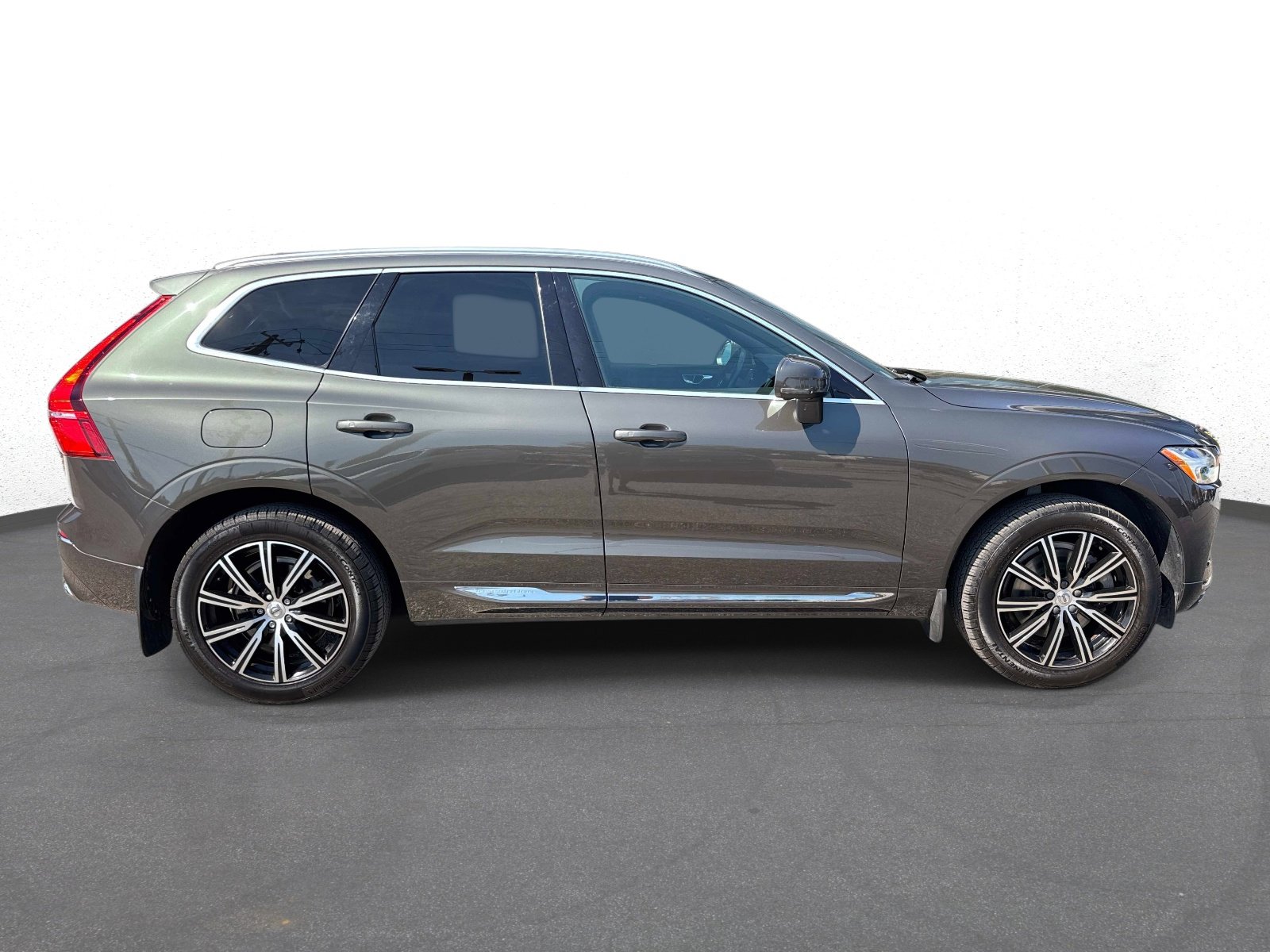 Used 2020 Volvo XC60 T6 Inscription w/ Protection Package Premier image 2