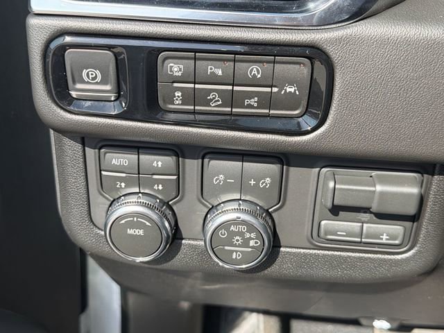New 2026 GMC Yukon XL Elevation w/ Elevation Premium Package AWD/4WD image 17
