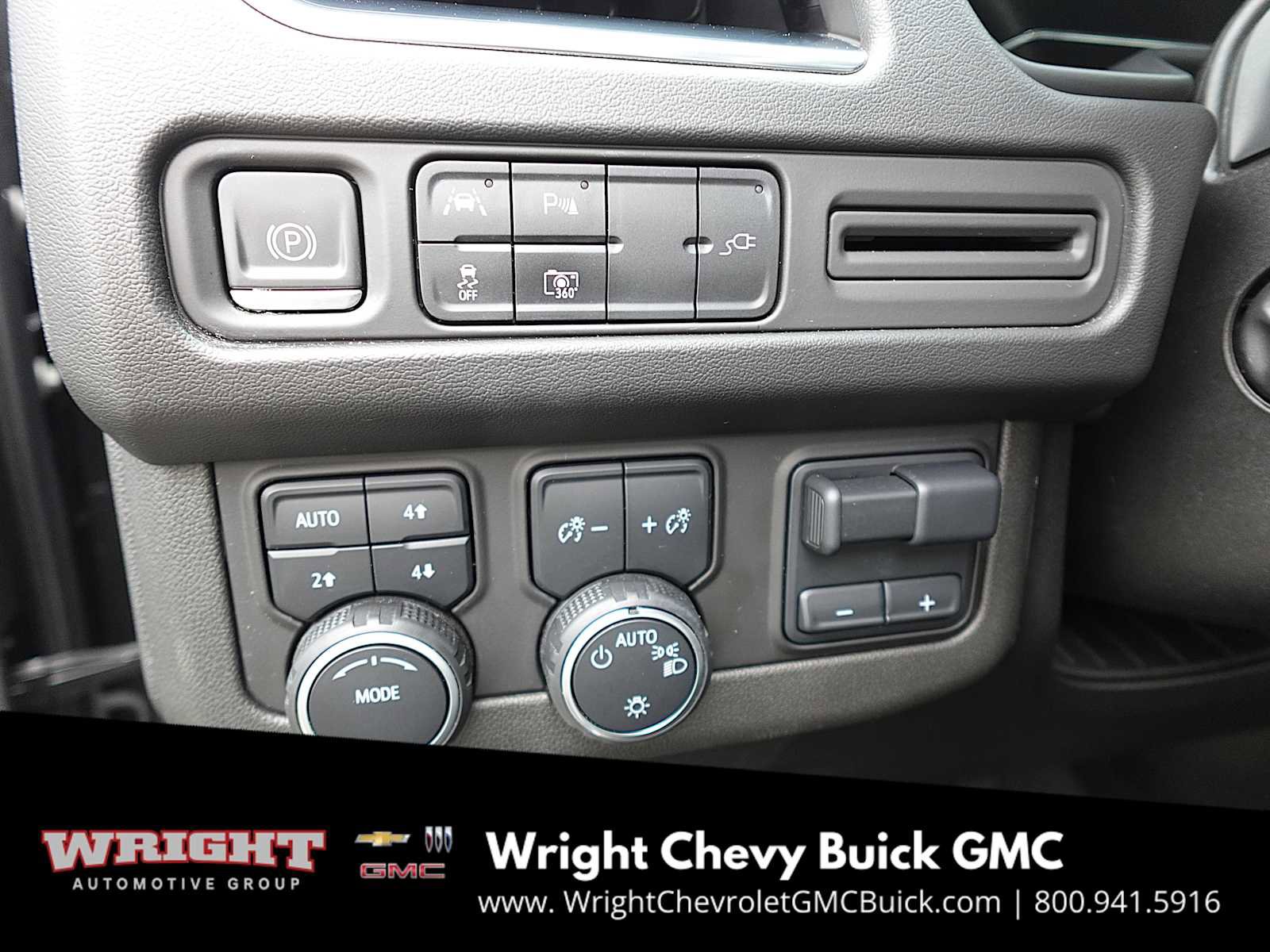 Used 2022 Chevrolet Suburban RST w/ Sport Performance Package image 15