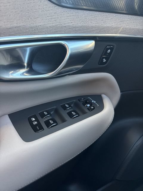 New 2026 Volvo XC90 B6 Plus w/ Protection Package Premier AWD/4WD image 18
