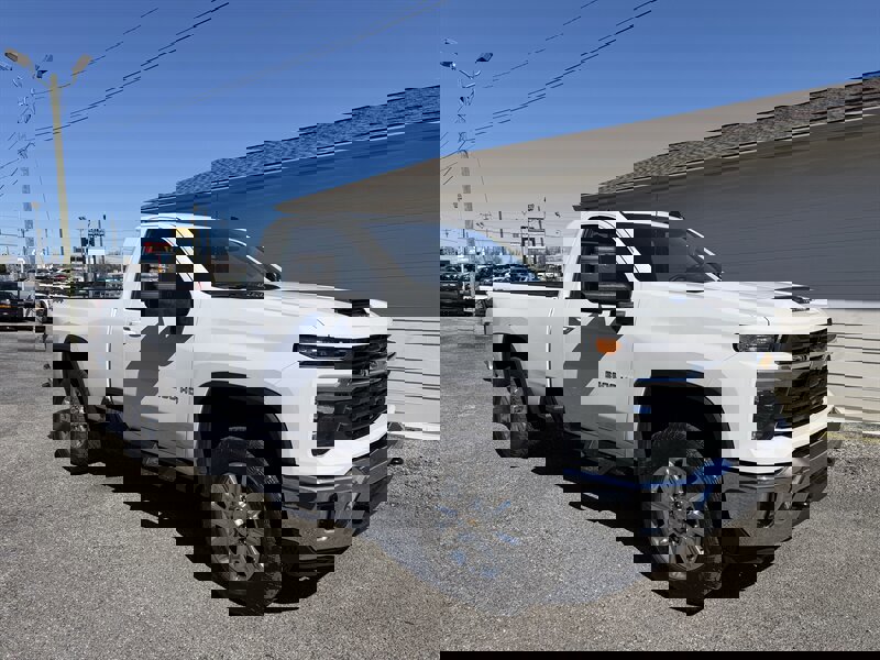 Used 2024 Chevrolet Silverado 2500 LT w/ Convenience Package image 2