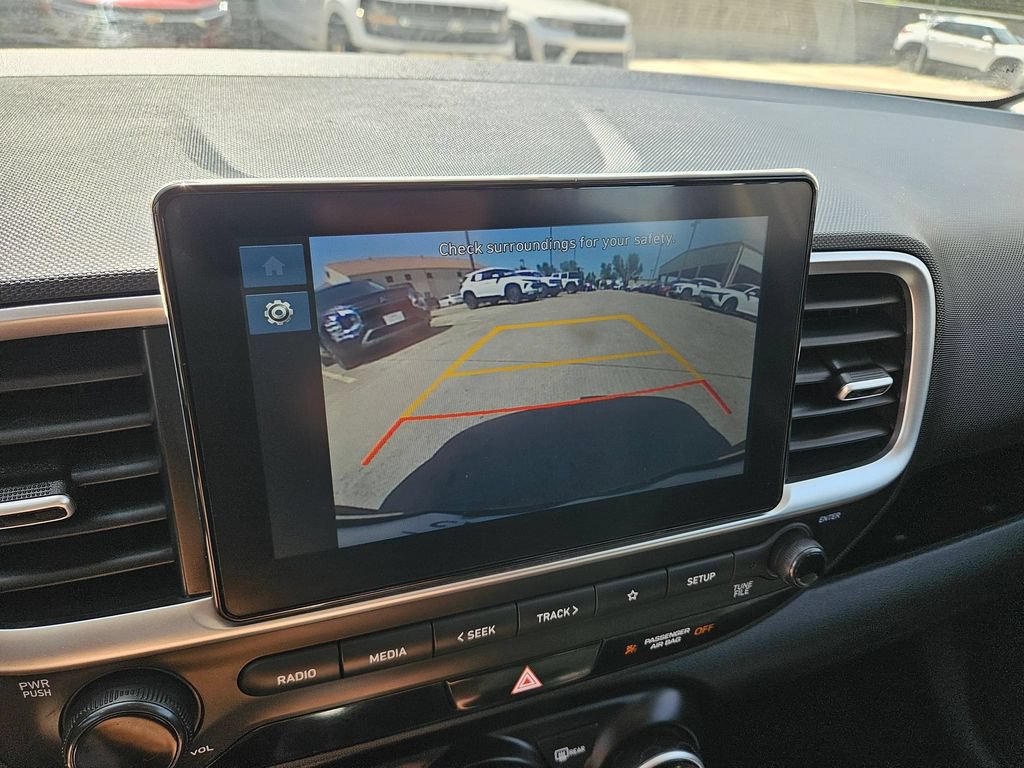 Used 2025 Hyundai Venue SEL FWD image 21