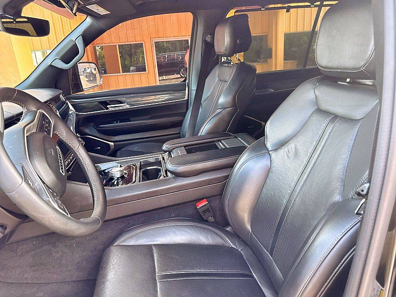 Used 2022 Jeep Wagoneer Series II w/ Convenience Group I AWD/4WD image 10
