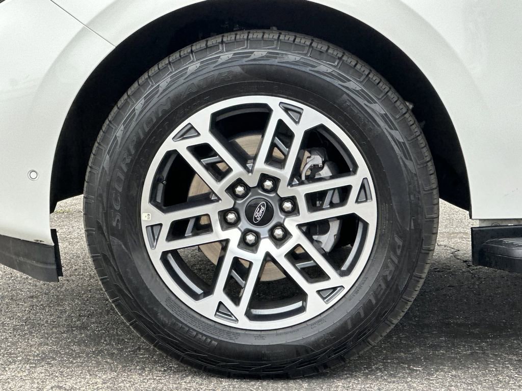 Certified 2025 Ford Expedition Active image 26