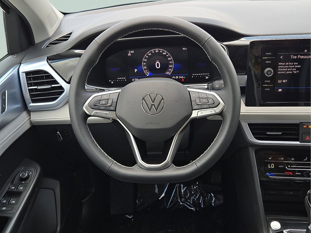 New 2026 Volkswagen Taos SE FWD image 14