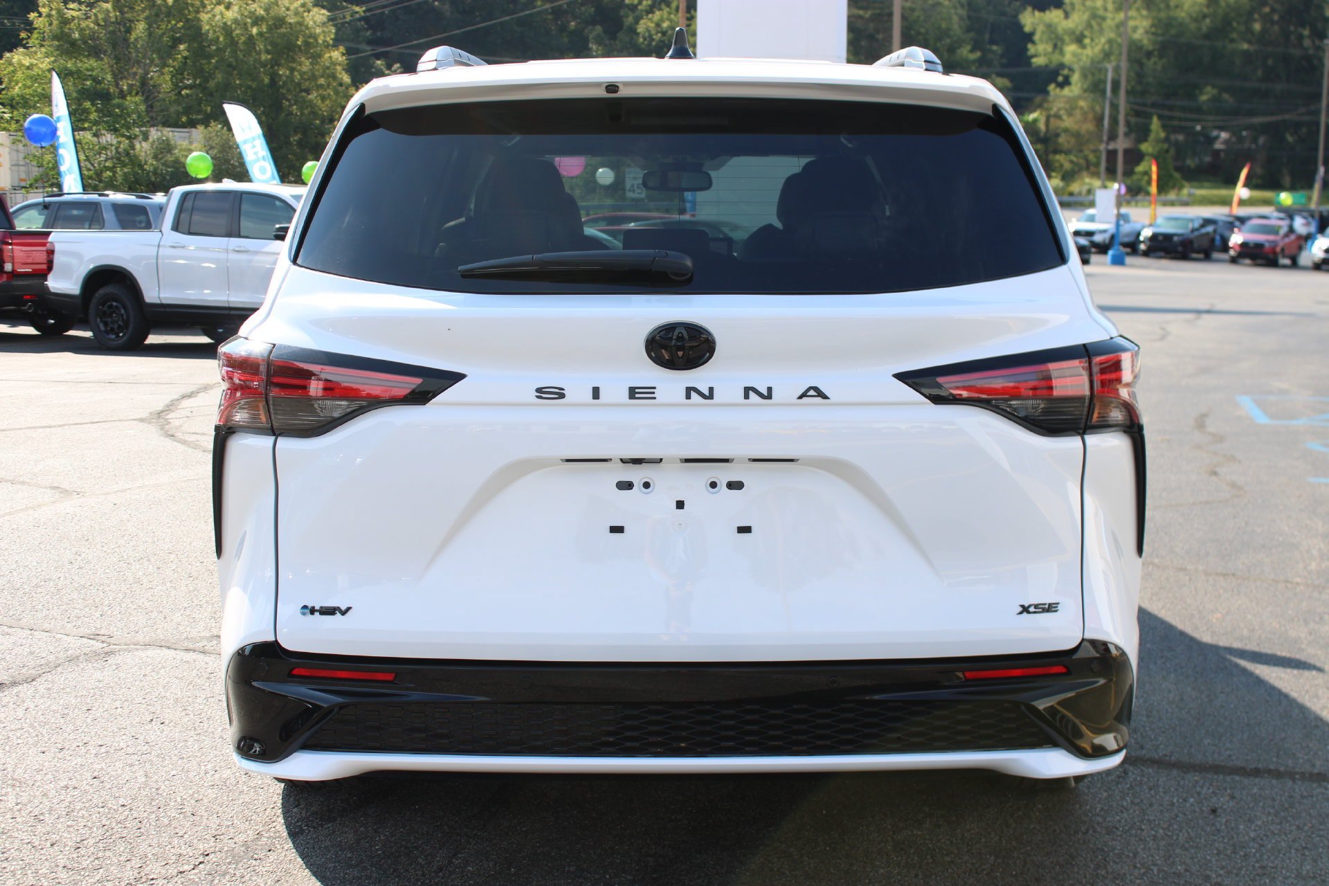 New 2026 Toyota Sienna XSE FWD image 8